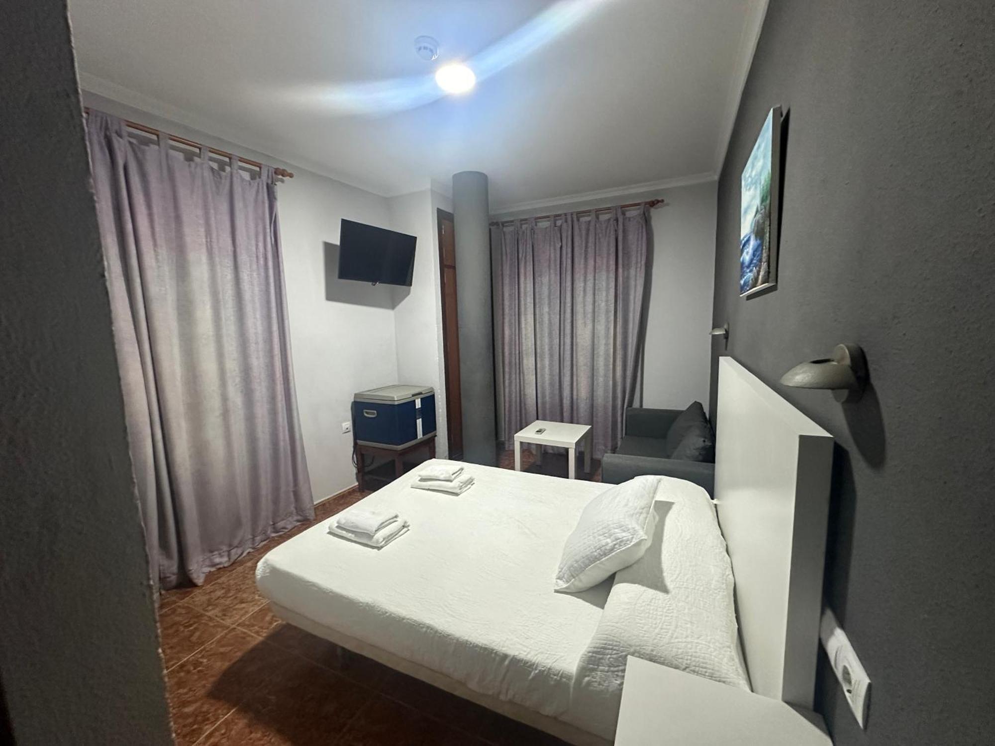 Hostal Tarik Hotel ตาริฟา ภายนอก รูปภาพ