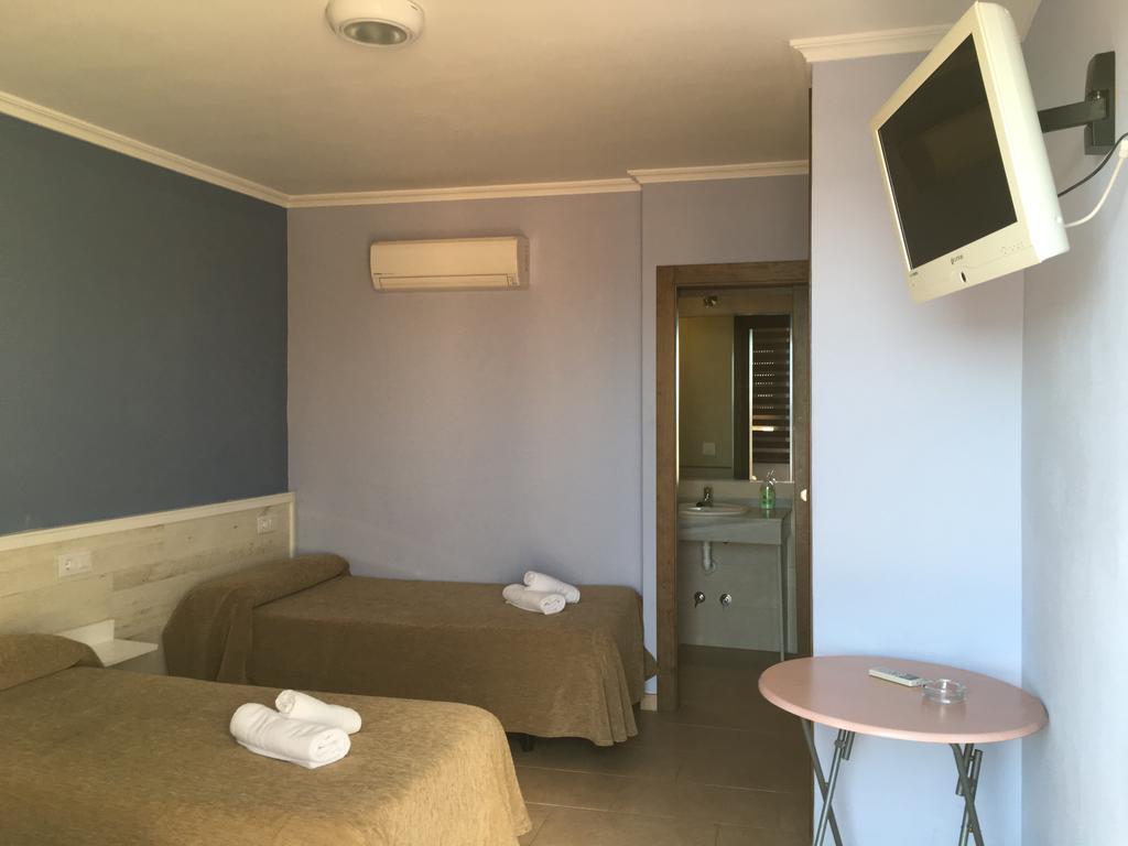 Hostal Tarik Hotel ตาริฟา ภายนอก รูปภาพ